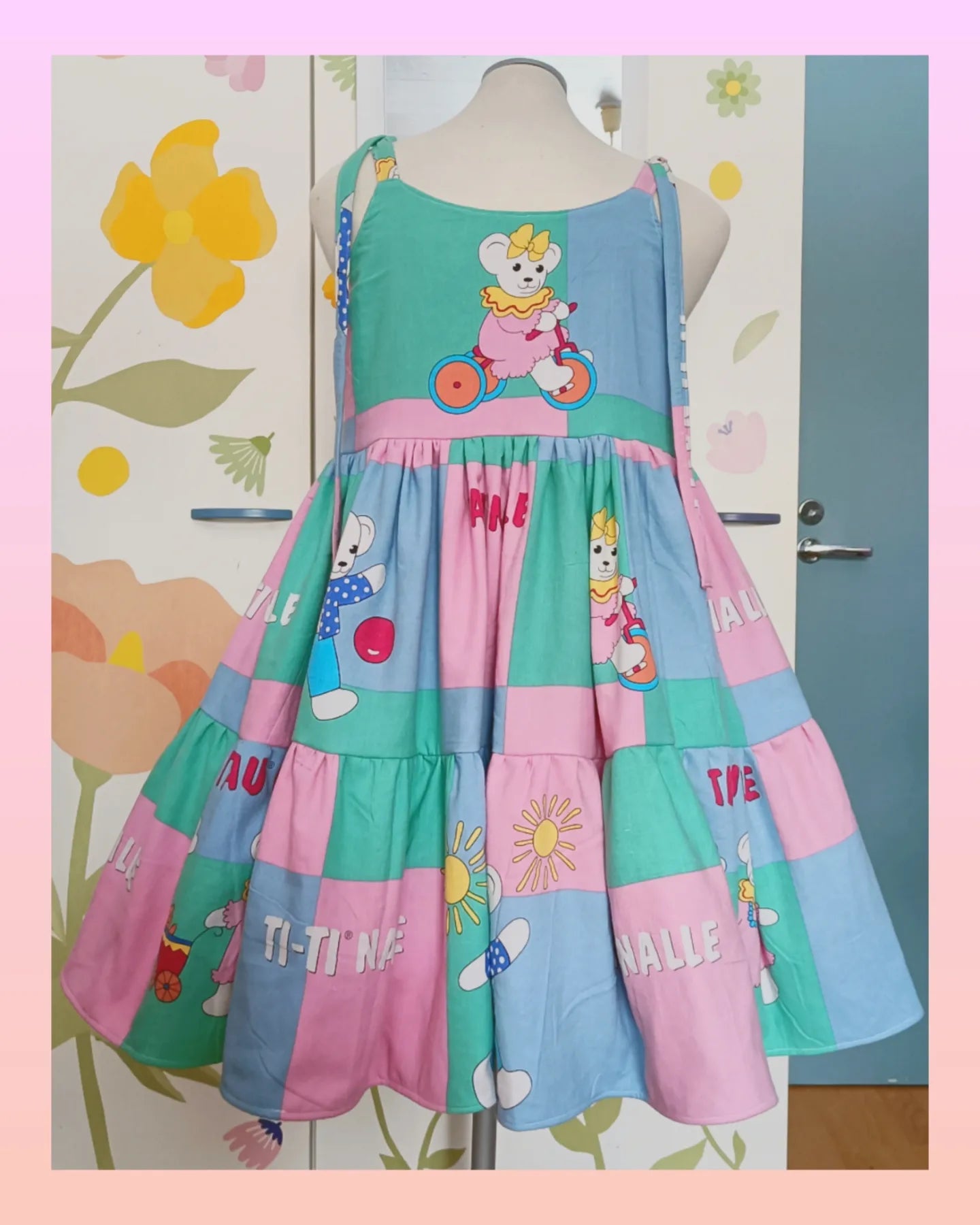 Mittatilaus Paula-mekko