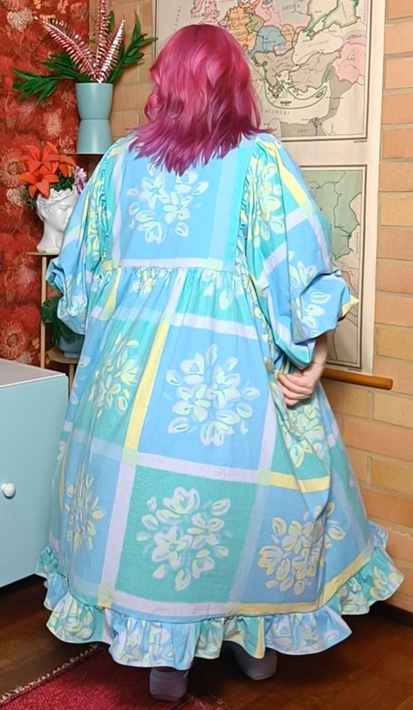 Carla- mekko valmisvaattena koko 60-66