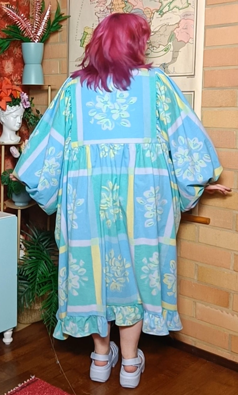 Carla- mekko valmisvaattena koko 60-66
