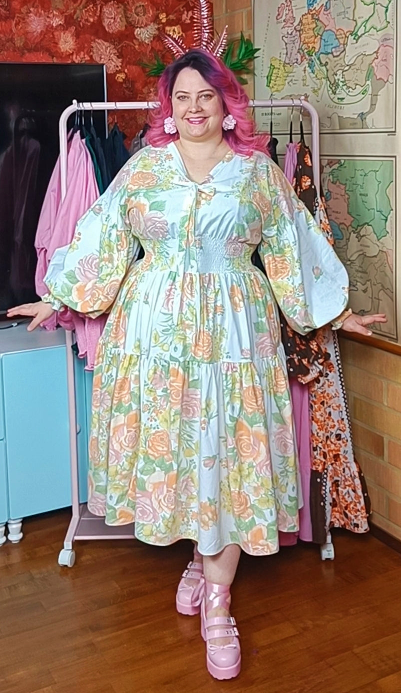 Silja-mekko valmisvaatteena koko 44-48