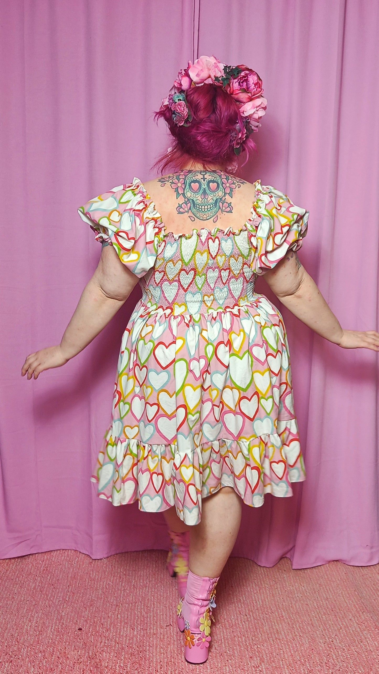 Valmisvaate Dolly-mekko 52/54
