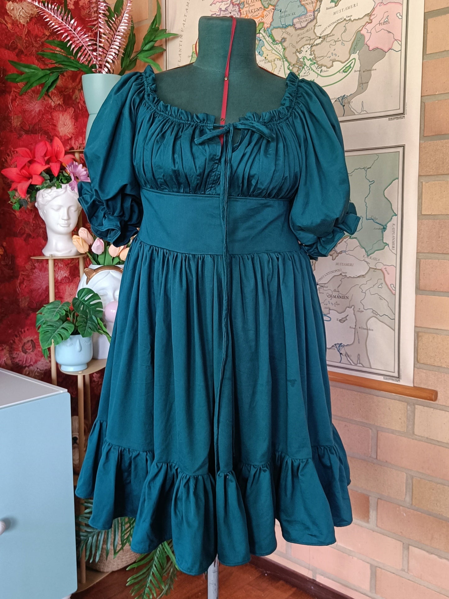 Mittatilausmalli Heidi (Milkmaid)
