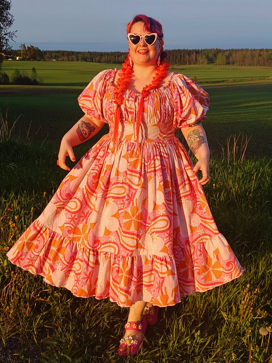 Mittatilausmalli Heidi (Milkmaid)