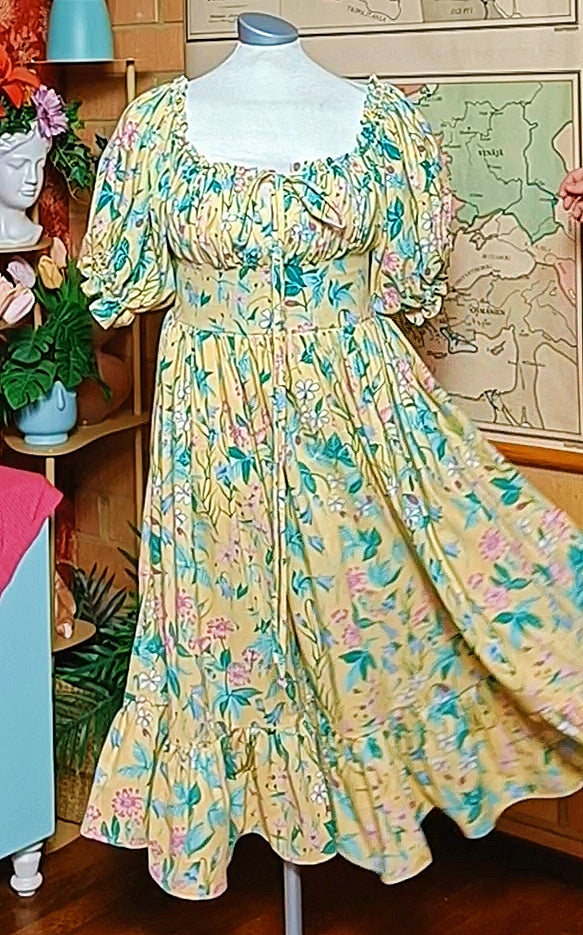 Heidi-mekko (milkamaid) valmisvaatteena koko 40/42