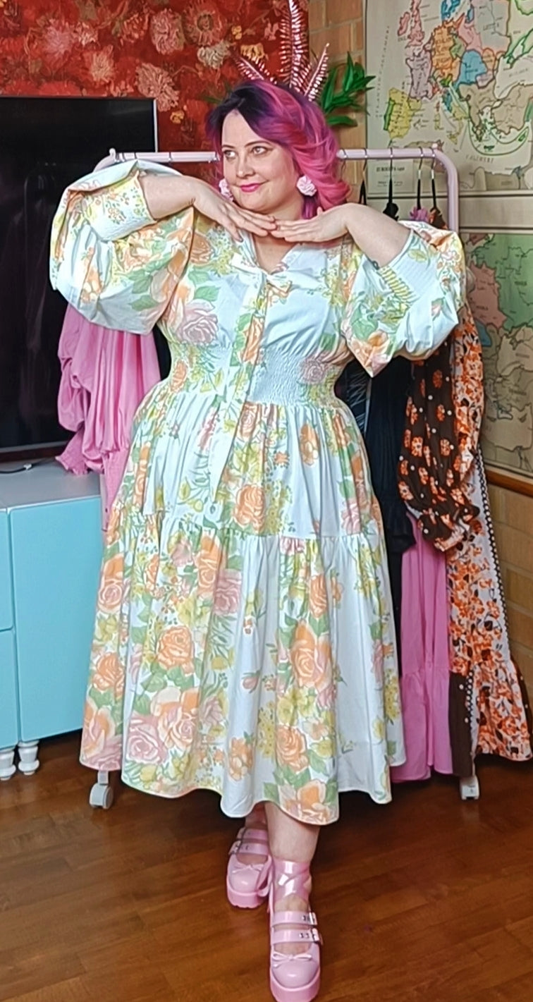 Mittatilausmalli Silja-mekko