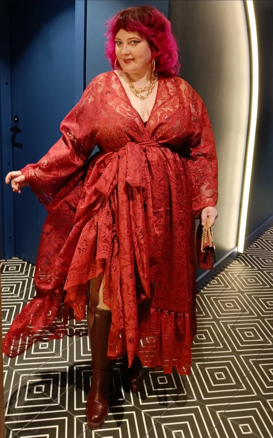 Mittatilausmalli Pitsinen-mekko