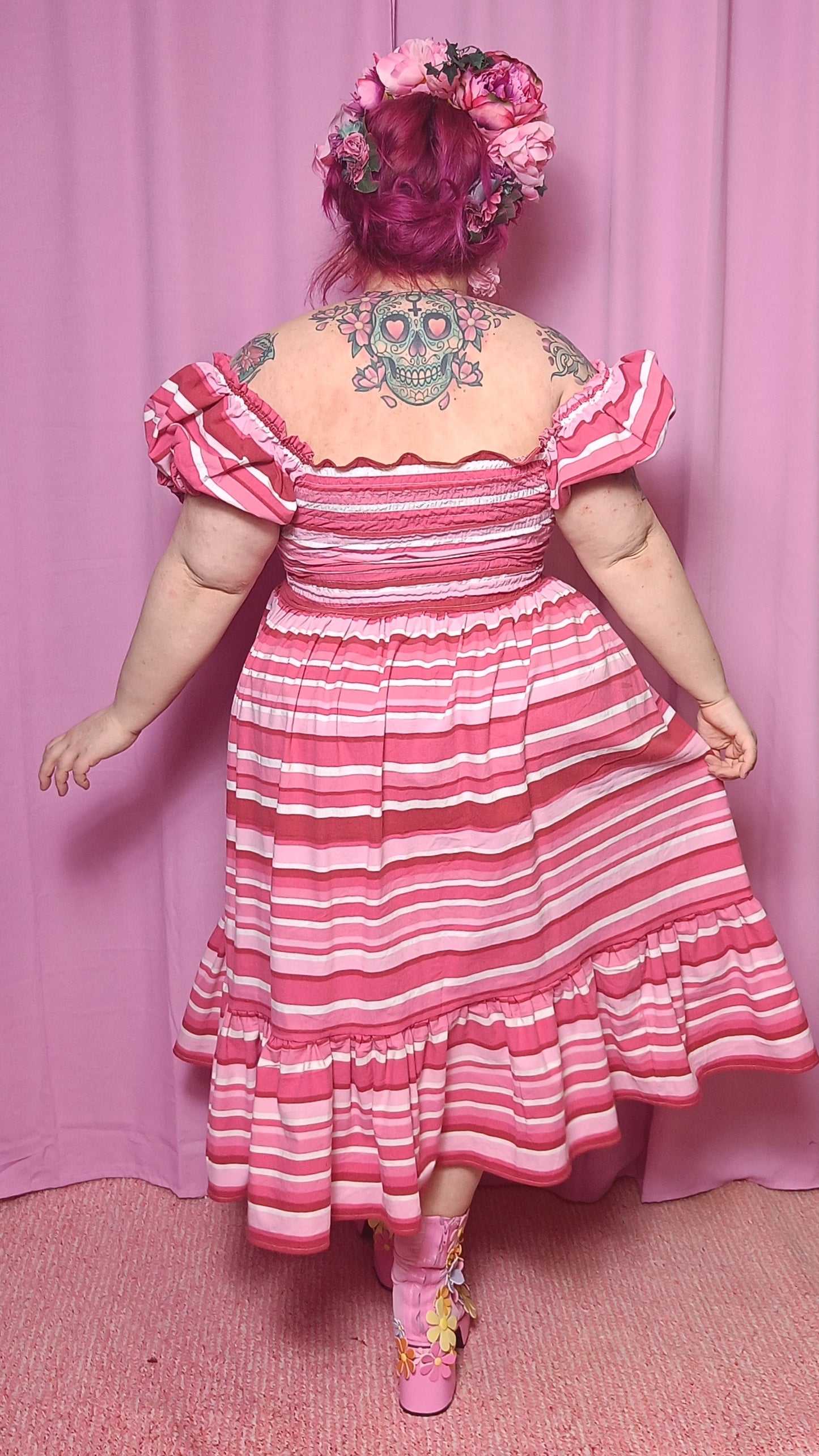 Valmisvaate Dolly-mekko 44/46