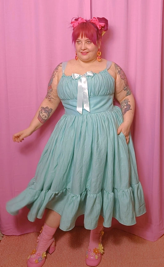 Mittatilausmalli Hihaton Heidi (Milkmaid)