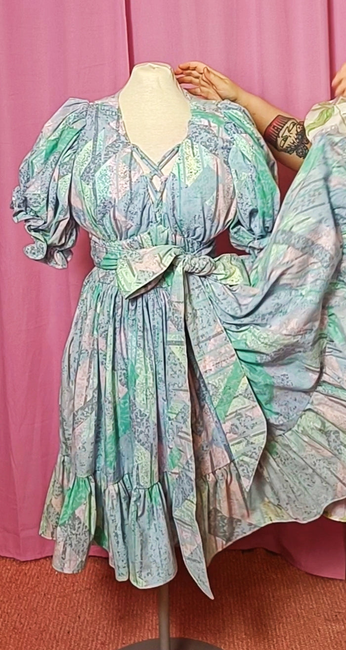 Valmisvaate  Paula-mekko koko 44-46