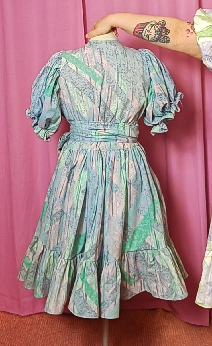 Valmisvaate  Paula-mekko koko 44-46